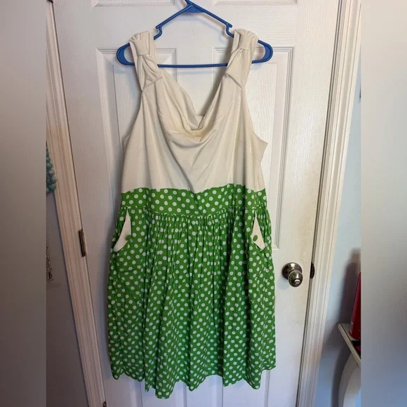 Lindy Bop Green Polka Dot Retro pinup Dress - Picture 1 of 4